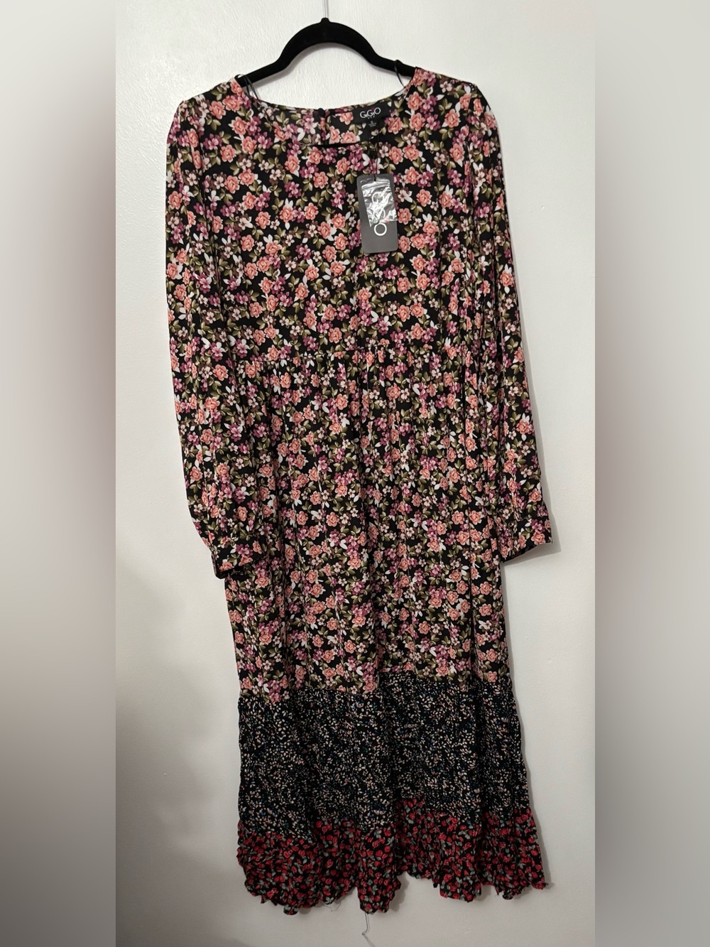Gigio Floral Long-Sleeve Midi Dress in Pink on Black